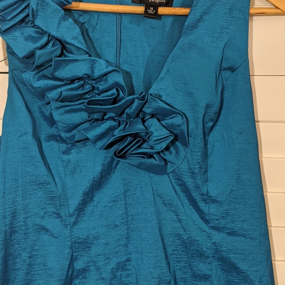 Blue/Aqua elegant cocktail dress woman's size 16